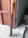 Siekiera fiskars 21 roczna
