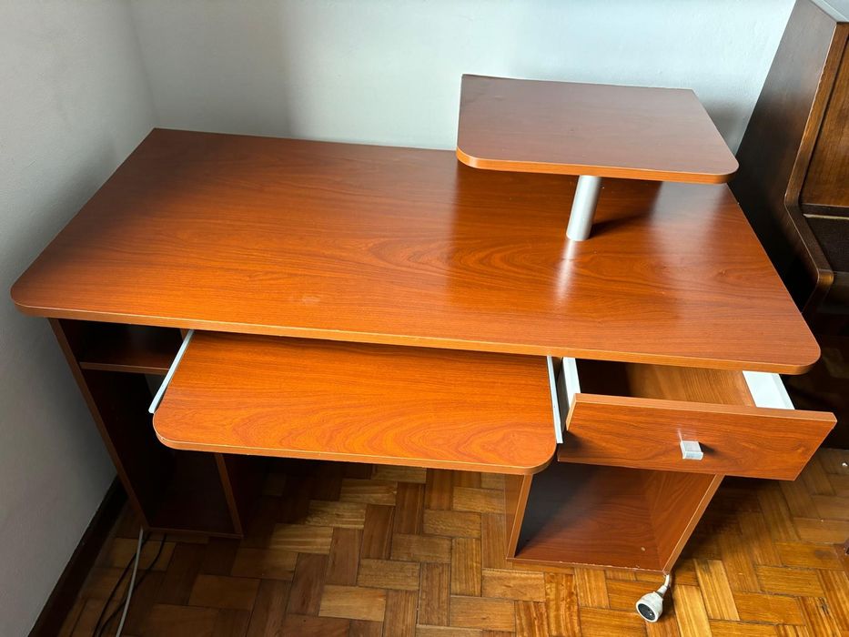 Secretária de computador