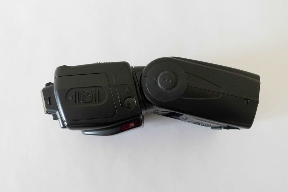 Фотовспышка Nikon Speedlight SB-700