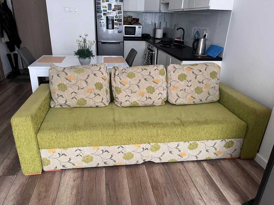 Kanapa rozkładana z pojemnikiem na pościel – 235 cm, stan dobry