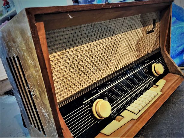 Stare kolekcjonerskie radio lampowe KARIOKA 3201