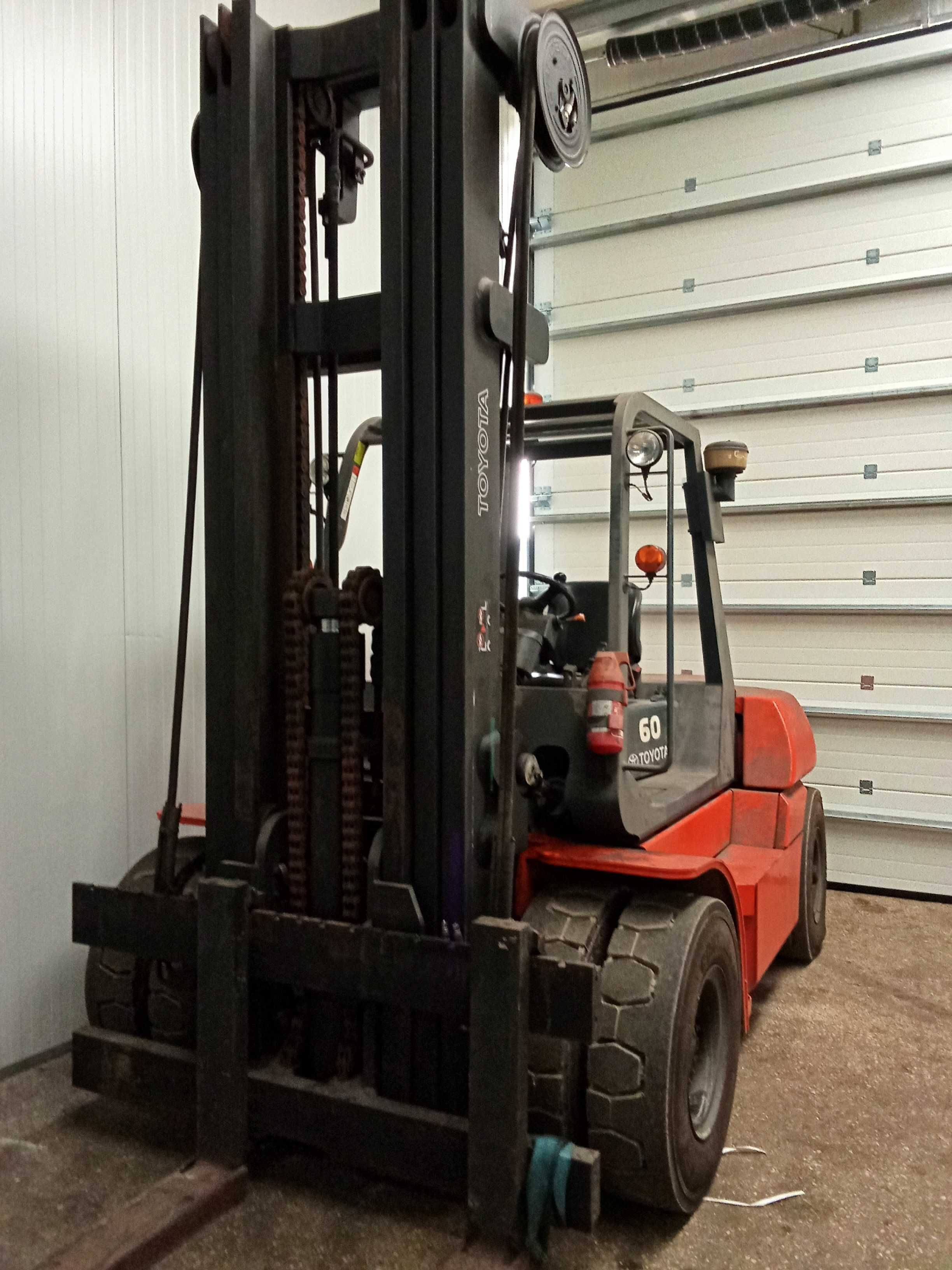 Empilhador TOYOTA 6 ton diesel ano 2005 TRIPLEX