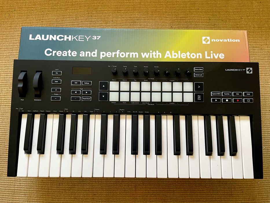 Novation Launchkey 37 MK3 - Teclado Controlador Midi/Usb