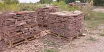 Продам камінь рваний, піщаний. Ціна доступна для покупця.