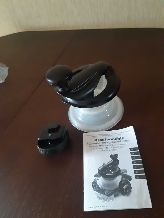 Ручная мельница для специй и трав