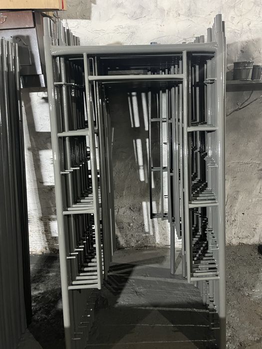 Ліса, будівельні риштування