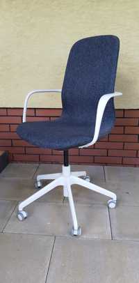 fotel biurowy kręcony LÅNGFJÄLL Krzesło z podłokietnikiem biurko