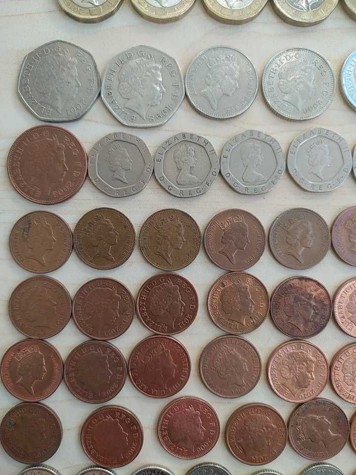 Фунти-стерлінгів монети.