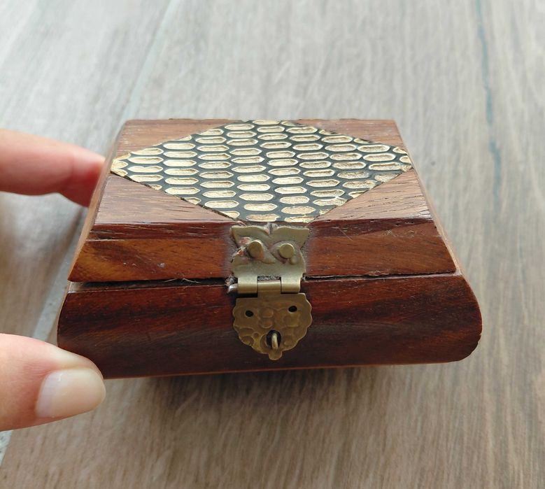 Caixinha em madeira/Guarda jóias