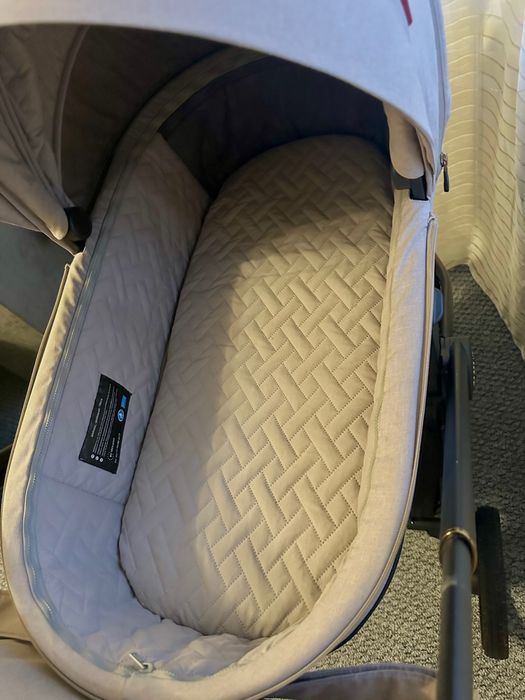 Універсальна коляска Carrello Epica 2025 року, 2 в 1