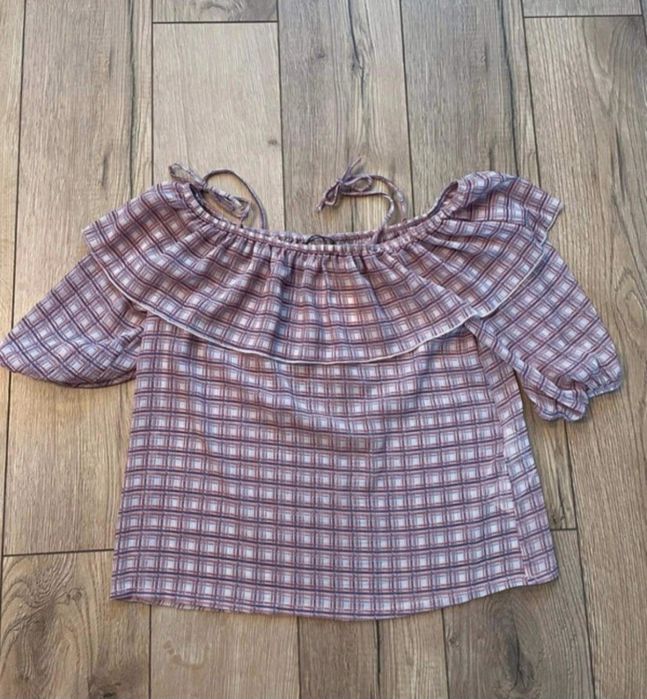 Damska bluzka hiszpanka z odkrytymi ramionami Top Secret M (38)