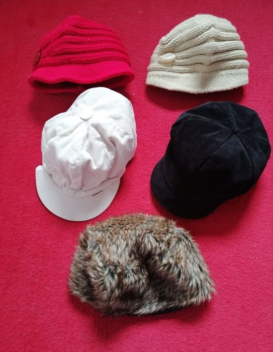 Czapki kaszkiety dziewczęce (cena za wszystkie)