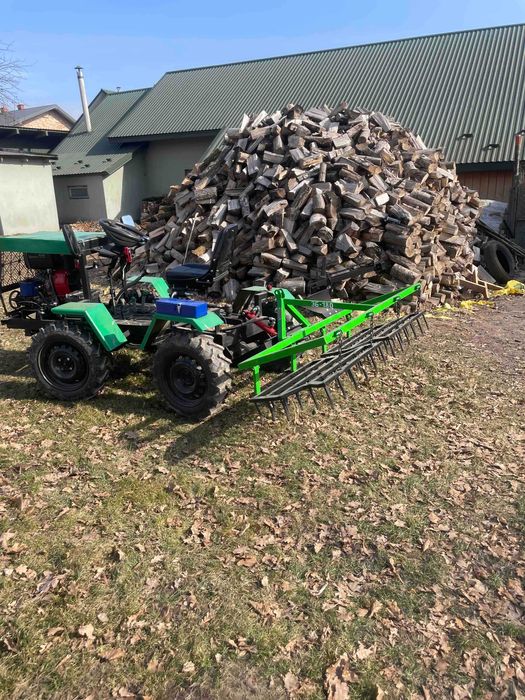 Продам мінітрактор  4х4 з повним комплектом навісного обладнання.