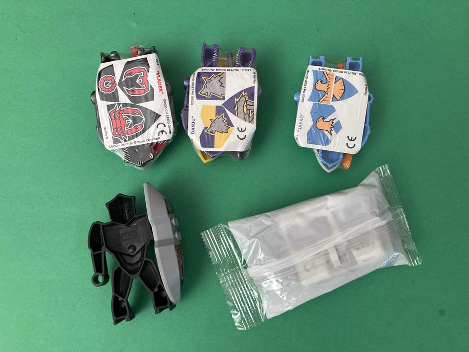Lote de 5 Brindes da Nestlé Lego Knights Kindom Antigos