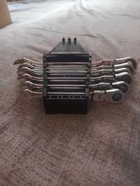 Набор рожковых ключей 8 - 17 мм с трещеткой на поворотном механизме