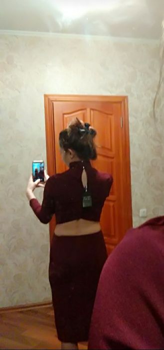 Продам платье с длинным рукавом