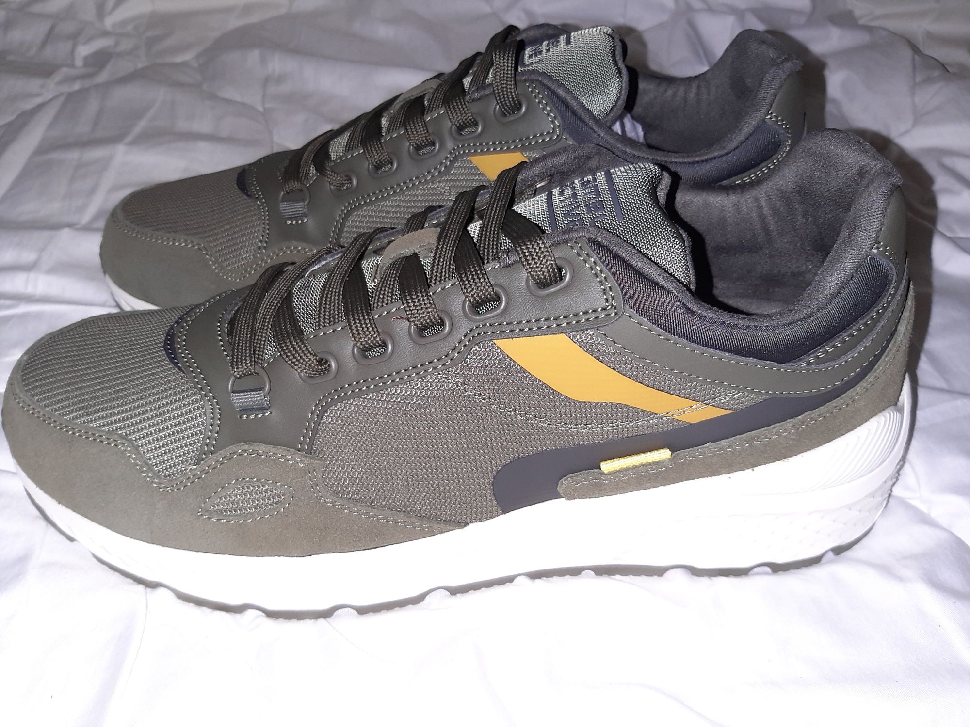 Продам кросівки CAMEL ACTIVE,зелені,р.44.