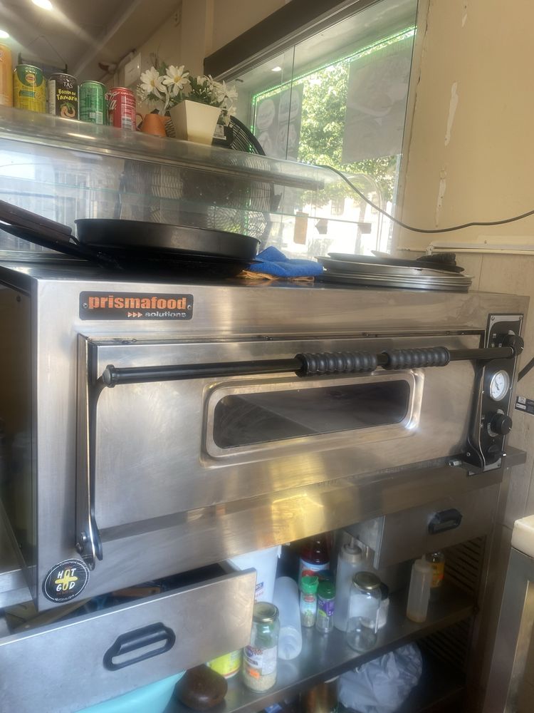vende doner kebab e restaurante no coração do Cacem (perto da estação)