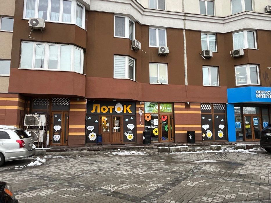 Продаж фасадного приміщення