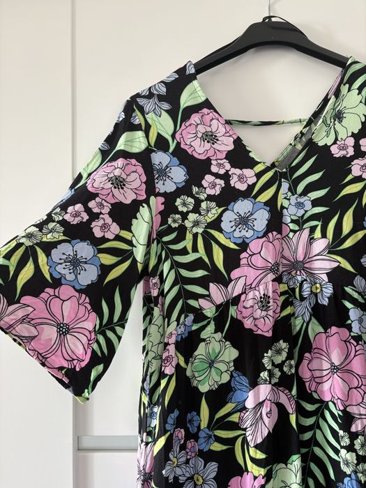 Sukienka kwiecista luźny krój