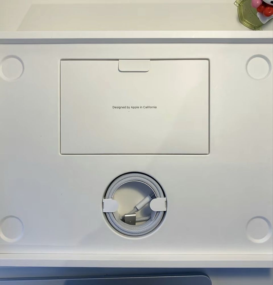 MacBook Air com Chip M2 – Como Novo