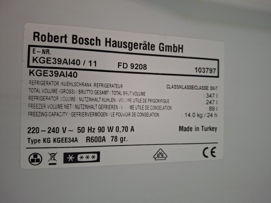 Холодильник Bosch model KGE39AI40