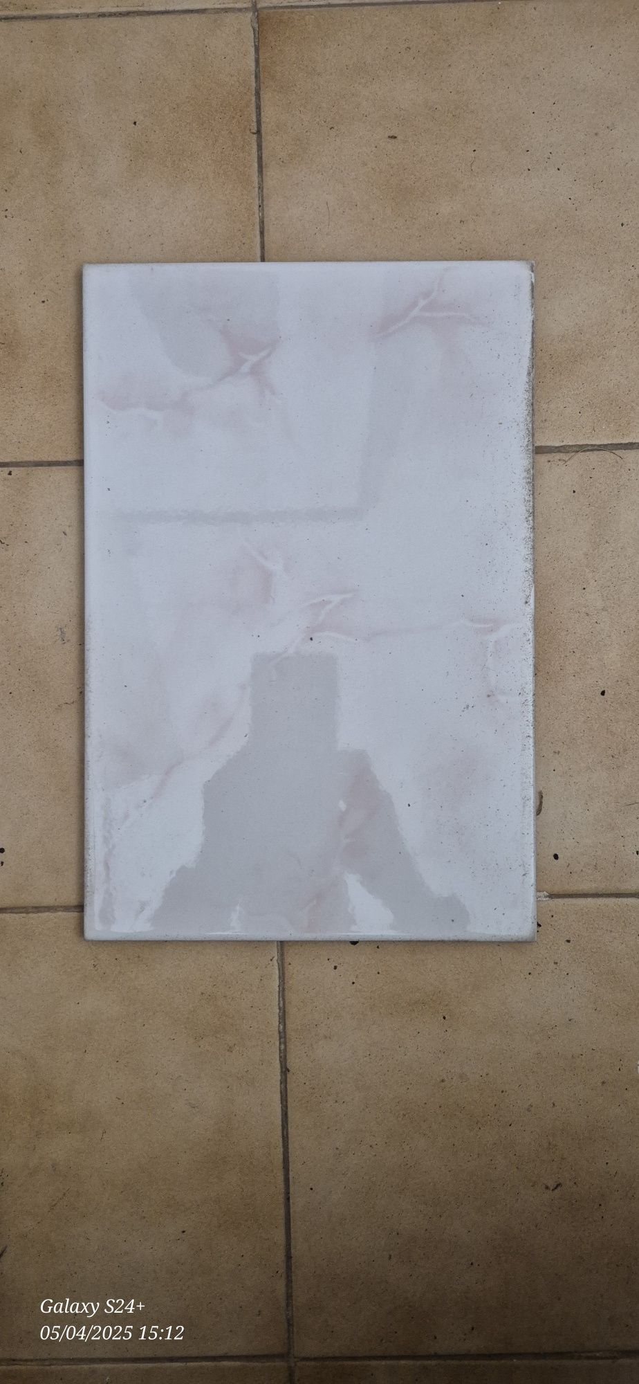 Azulejos novos não utilizados