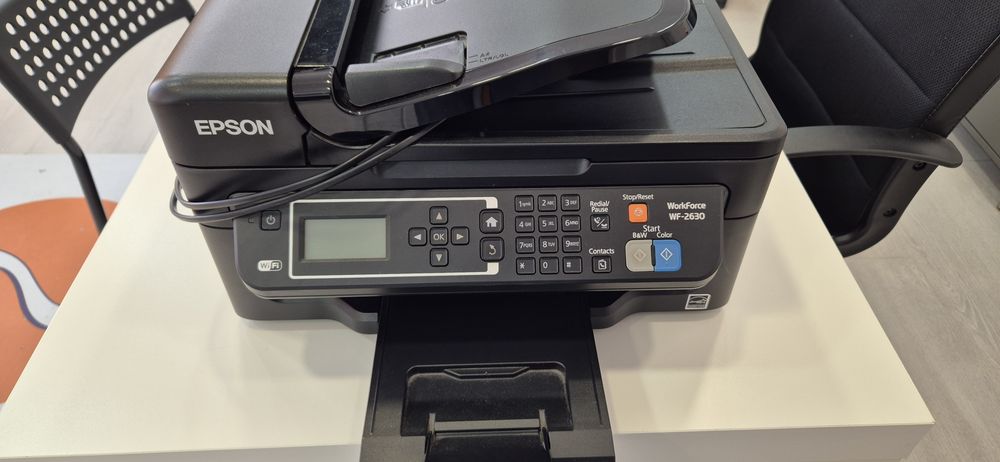 Impressora EPSON Worforce WF2630 preta para aproveitar peças
