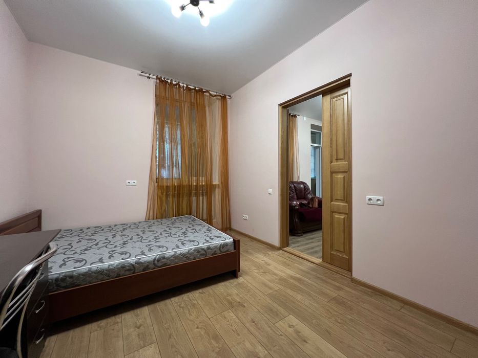 Снимите двухкомнатную квартиру в Центре, проспект Дмитра Яворницького