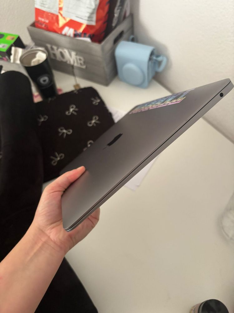 Macbook air m1 256gig 8gb Ram