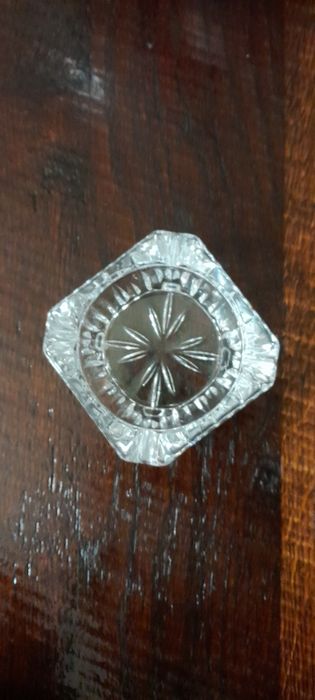 Cinzeiro de vidro trabalhado