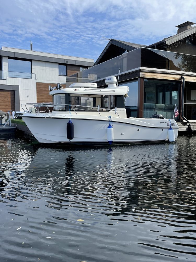 Катер Quicksilver 675 Pilothouse