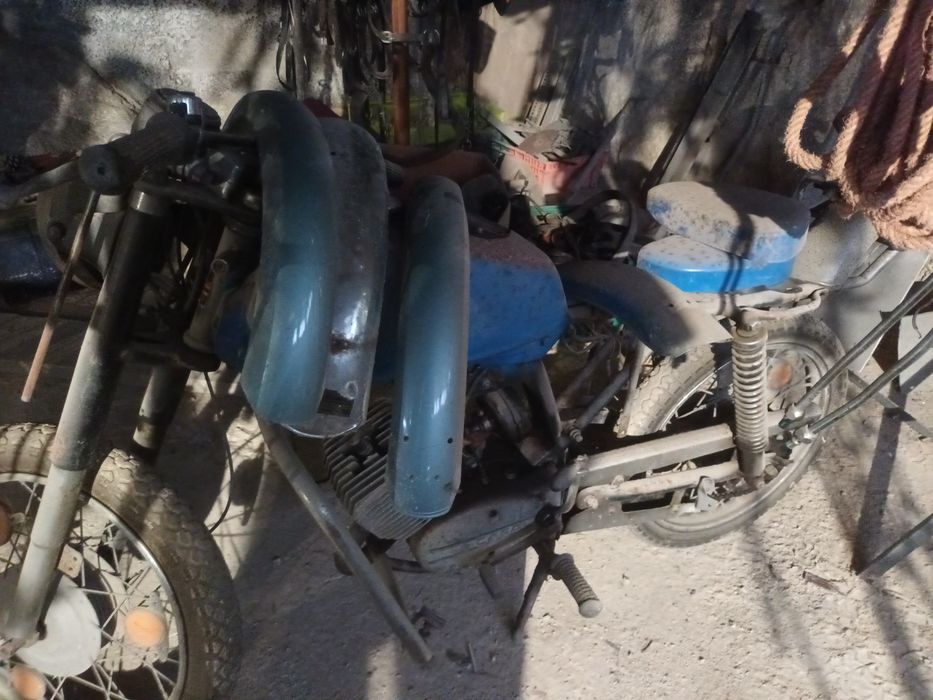 Vendo 2 motas casal de 4 velocidades com documento novo atualizado.