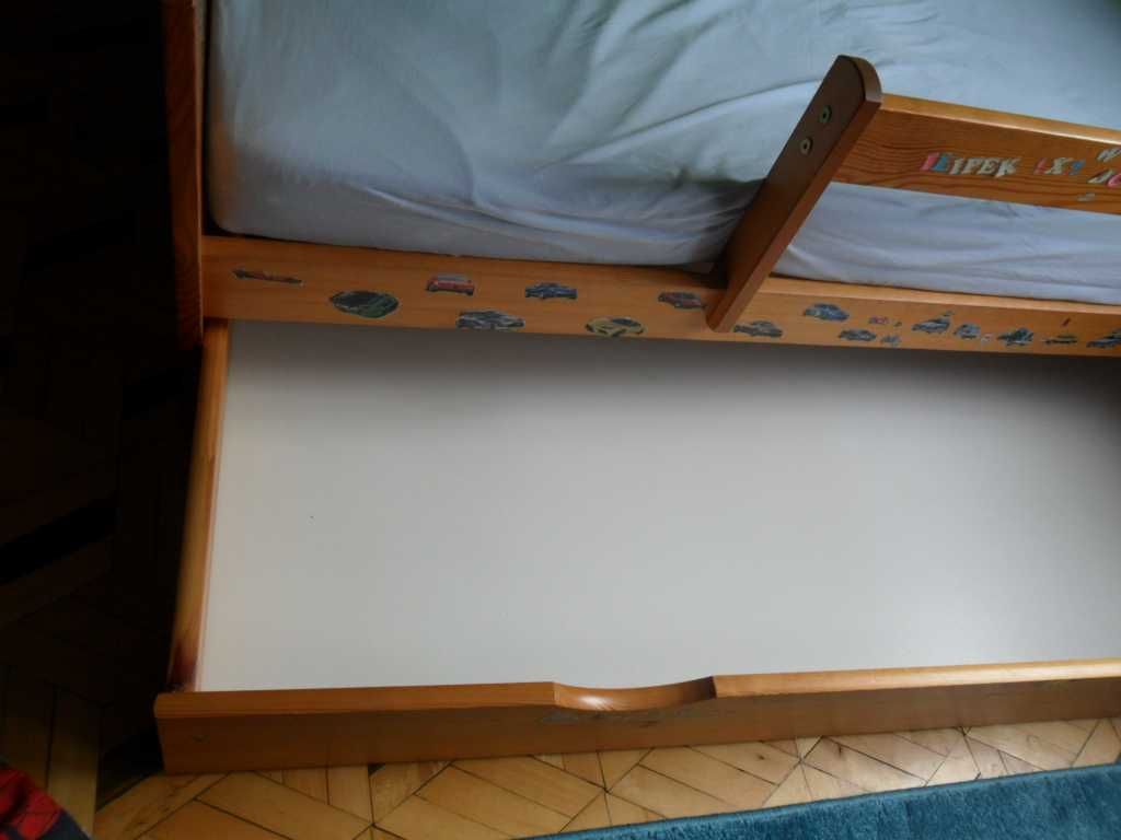 Łóżko dla dziecka z barierkami