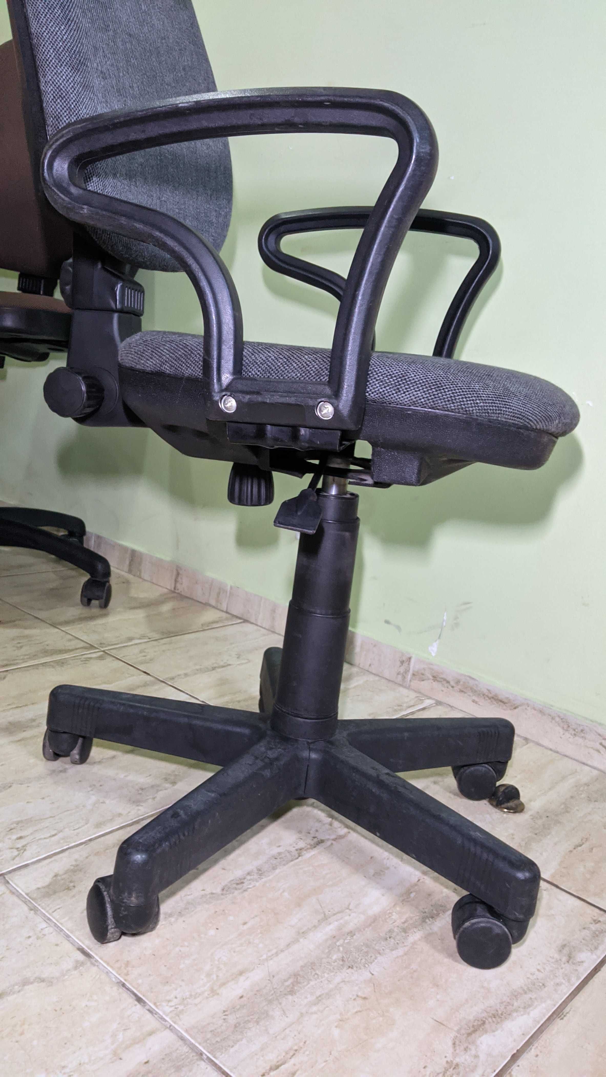 Krzesło - krzesła / fotele biurowe / obrotowe - 60 zł za sztukę