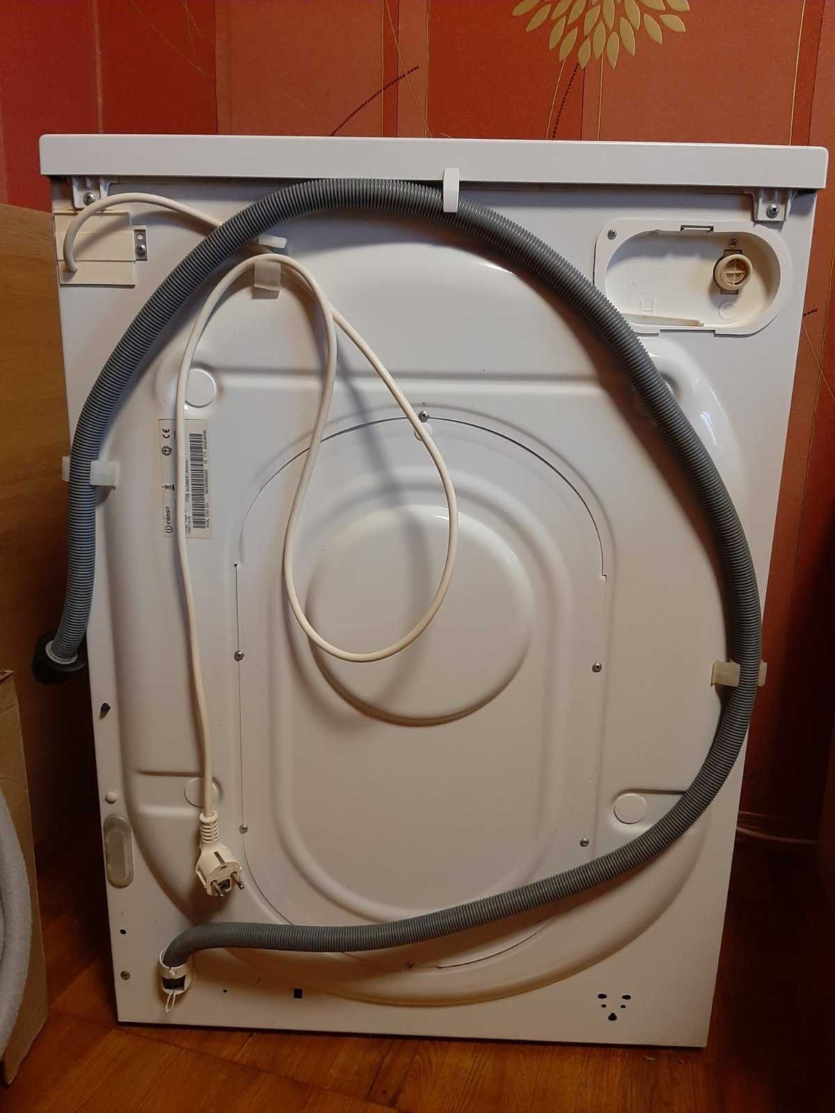 Продам пральну машину б/у INDESIT WISL 105X