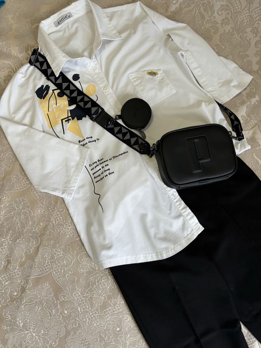 Жіноча біла трикотажна блуза