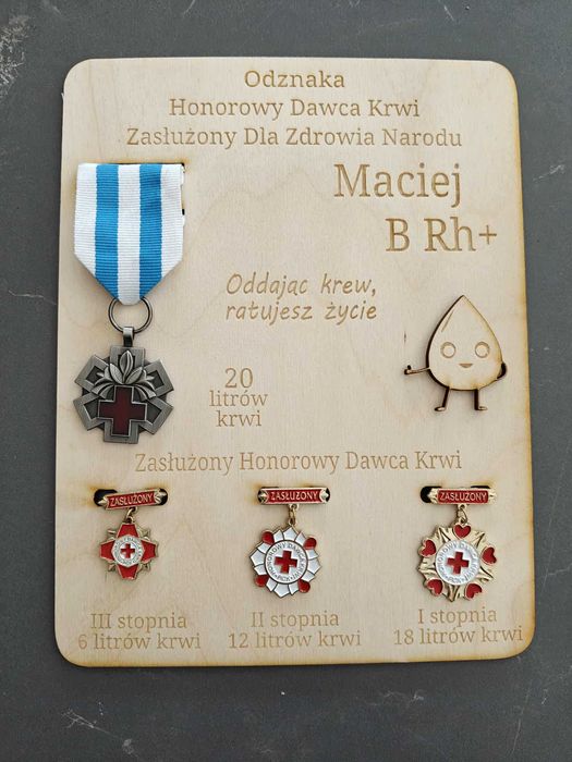 Personalizowany ekspozytor odznak HDK Honorowy Dawca Krwi ZDZN