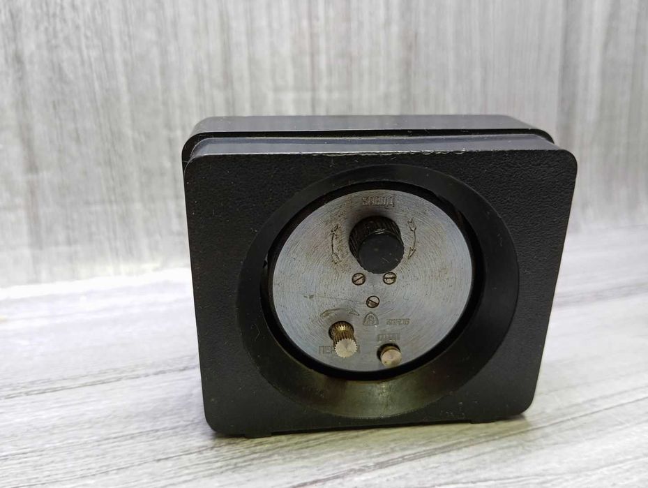 Budzik mechaniczny Zaria 23 kamienie - ZSRR