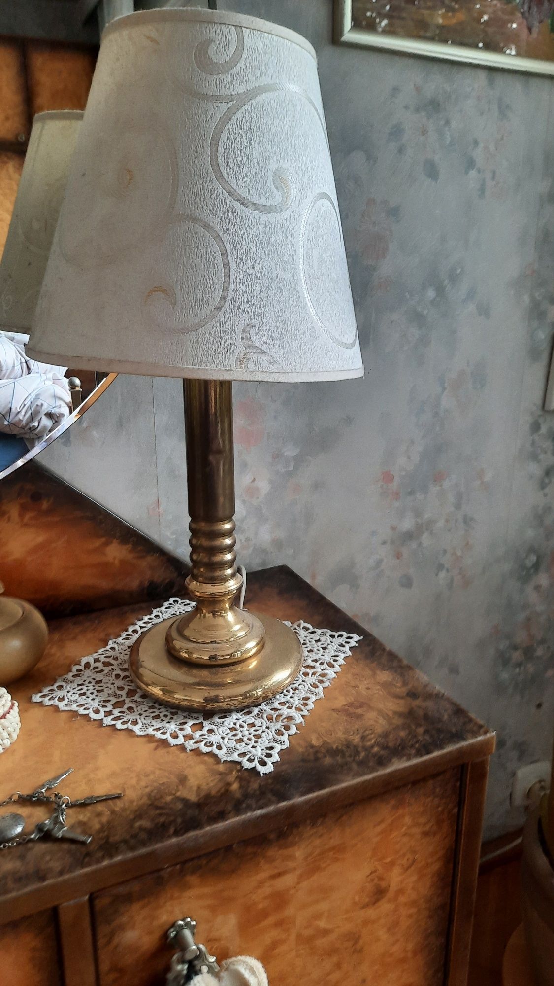 Stara lampa na stół ,komodę lub biurko.