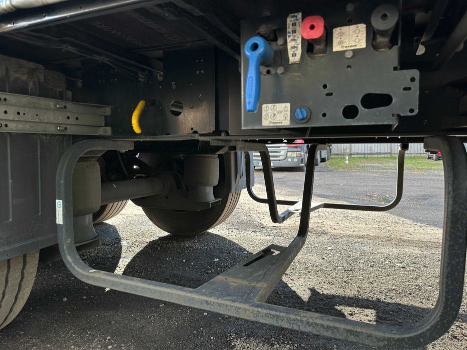 Naczepę firankę KRONE 2020.