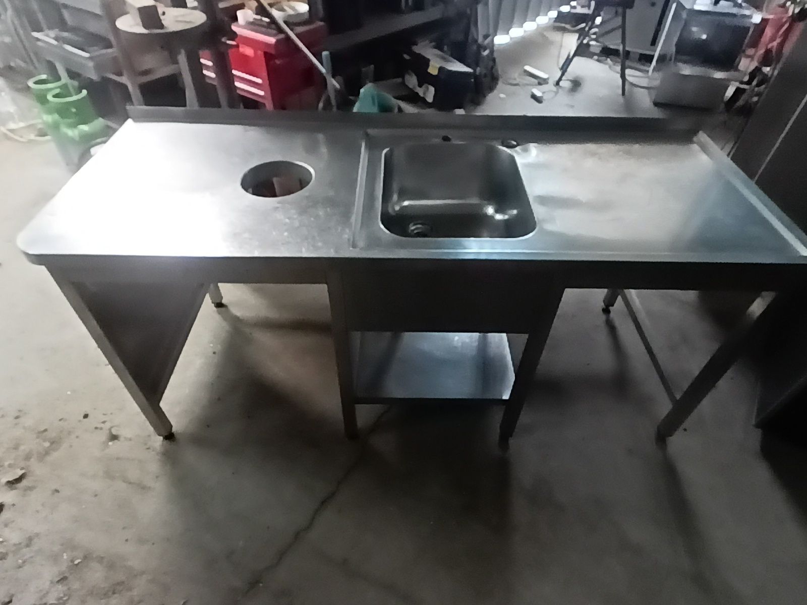 Bancada inox com pio grande e torneira