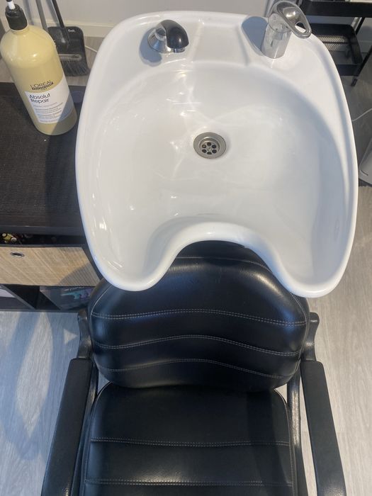 Rampa de lavagem de cabeleiro e cadeira de barbeiro