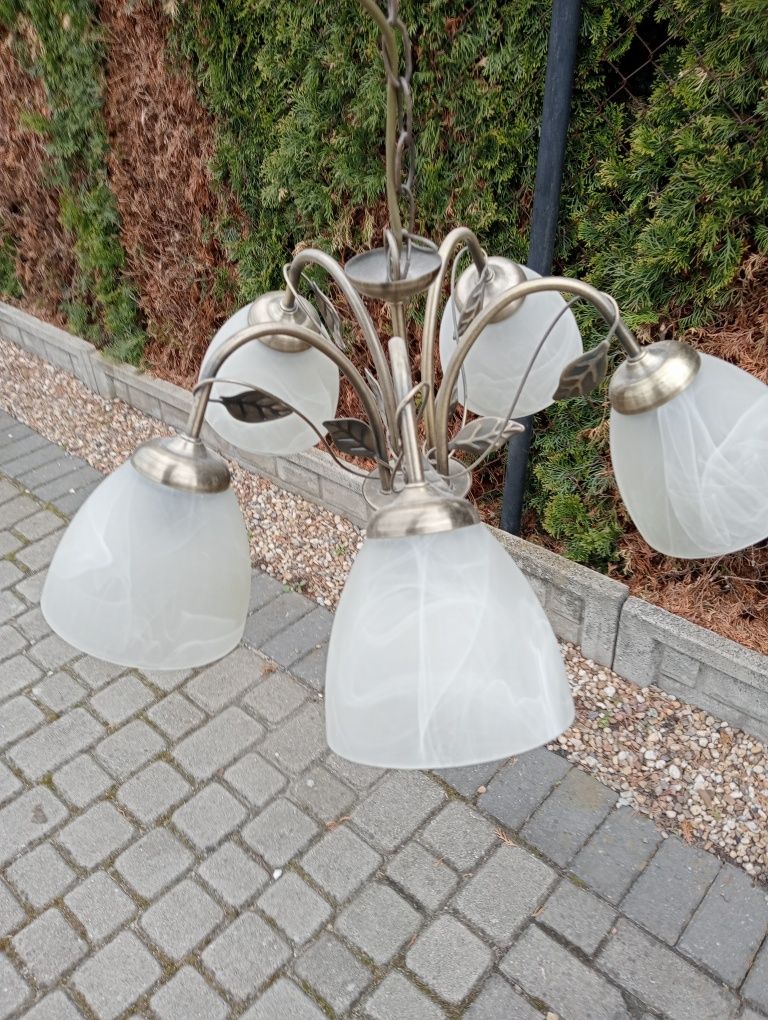 Lampa wisząca z kloszami