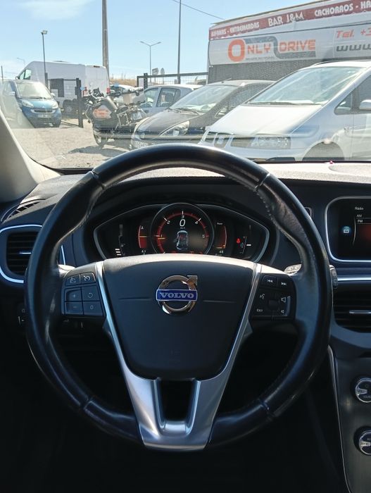 Volvo V40 D2 , Gasóleo, ano 2015, desde 168€/mes