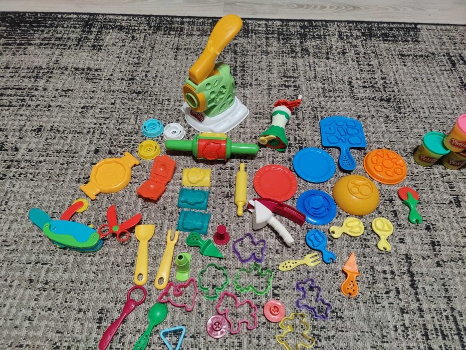 Ogromny zestaw Play Doh - kucharz, dentysta, dużo ciastnoliny.