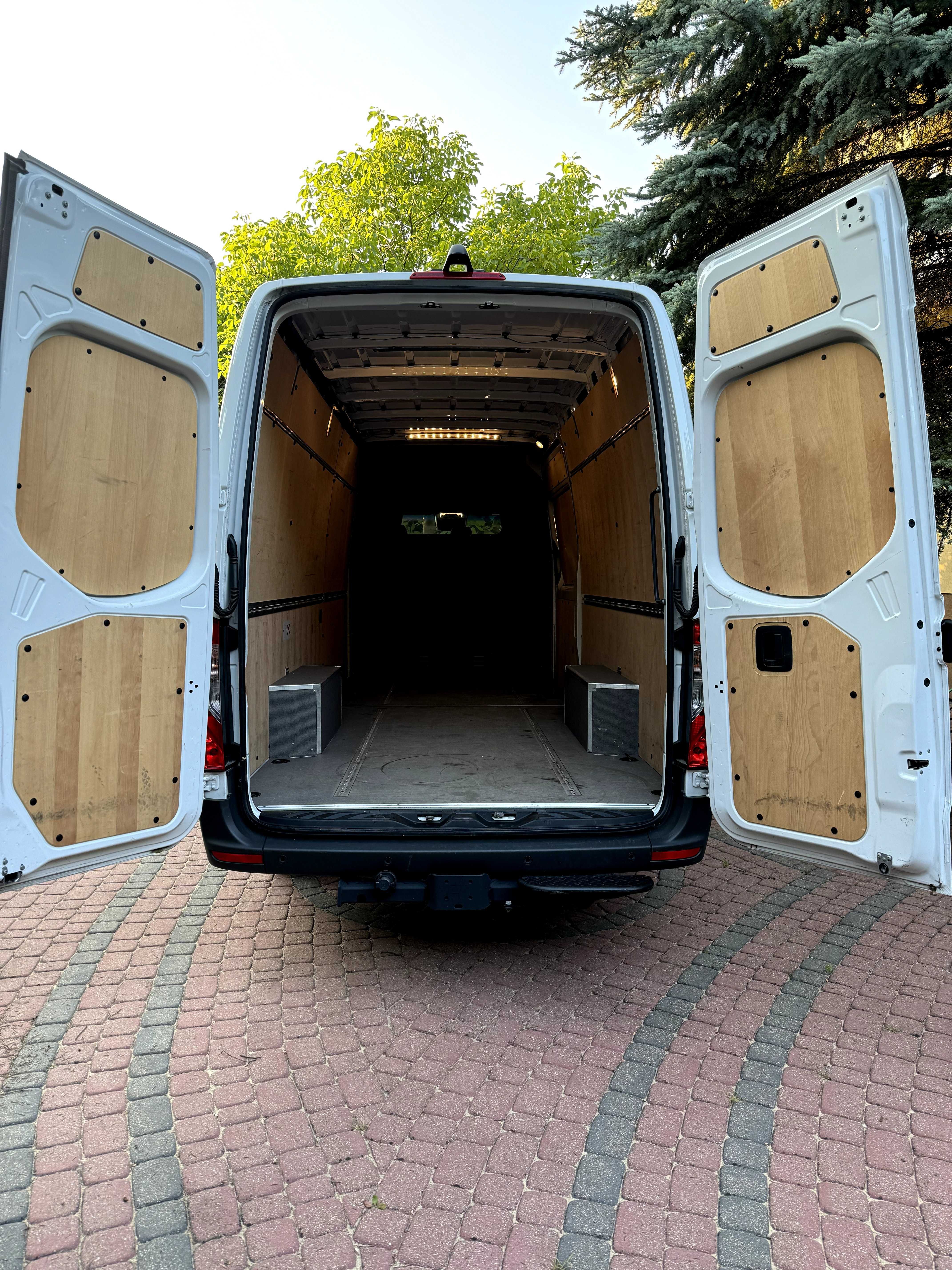 Oryginalna zabudowa paki Mercedes Sprinter 907 -podłoga, ściany, szyny