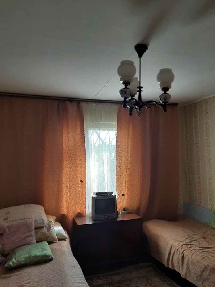 Продаж  дачі біля лісу.