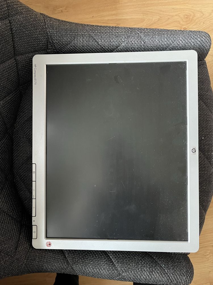 monitor ok. 16 cali