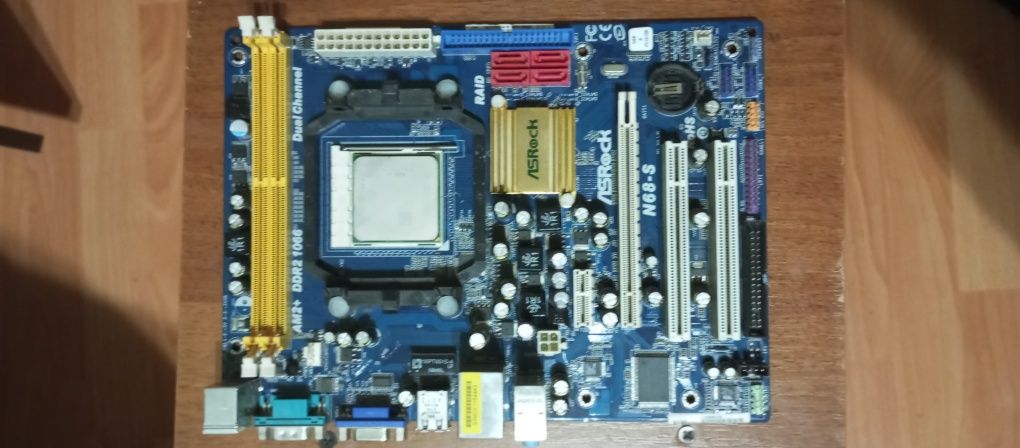 Відеокарта AX770 1GBD5 та материнська плата N68-S AM2 ASRock неробоча